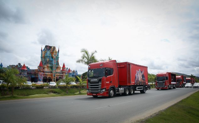 Caravana da Coca Cola tem parada especial de Natal no Beto Carrero